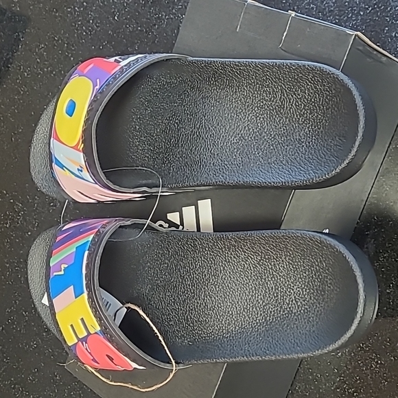Adidas Pride Slide - Picture 3 of 8